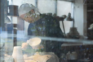 人を育て、人が繋ぐ。行方ひさこが佐賀で感じた伝統の進化と継承／陶芸家 渡邊心平さん編