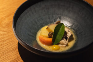 人を育て、人が繋ぐ。 行方ひさこが佐賀で感じた伝統の進化と継承／カレーのアキンボ 川岸真人さん編